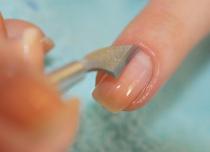 Nail care: how to properly remove cuticles at home
